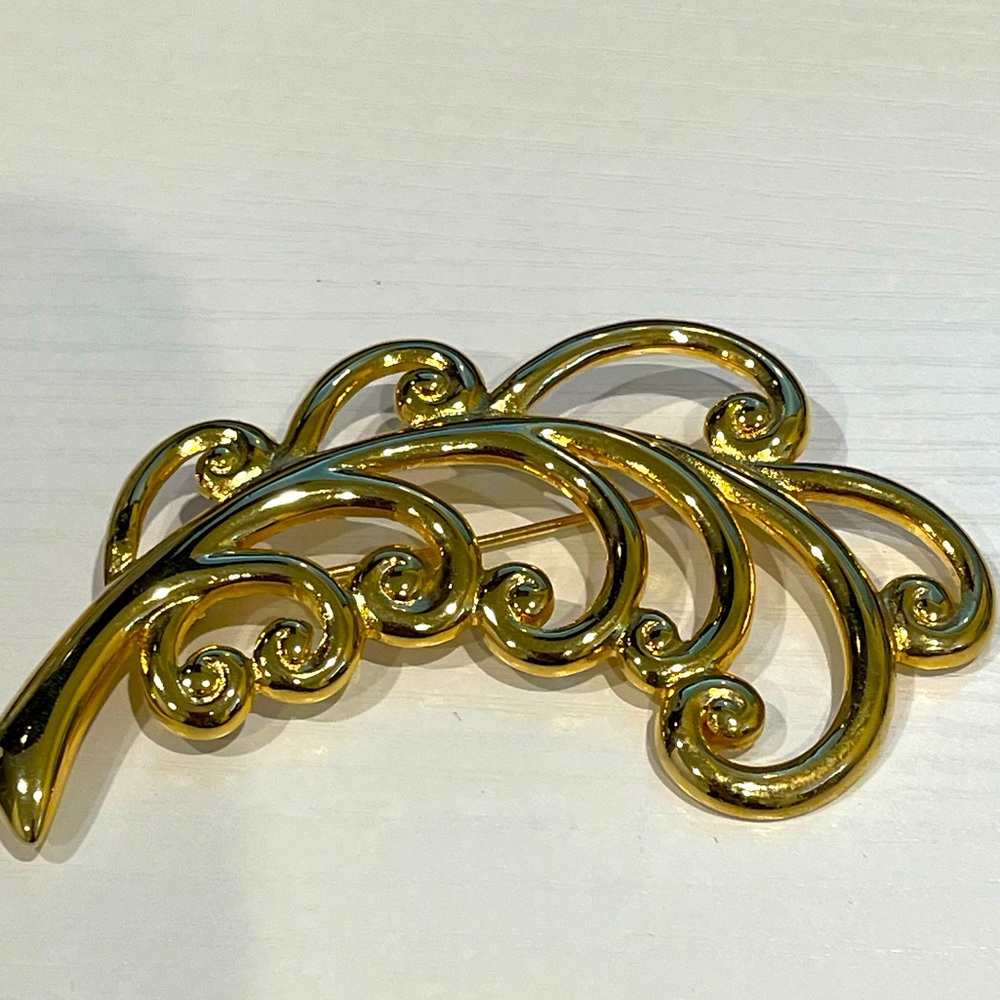 Vintage Gold Tone Large Swirl Brooch Pin Abstract Leaf like
